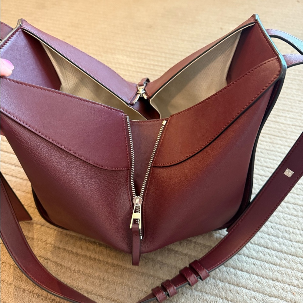 Loewe hammock bag-Brown Leather Shoulder Bag with Angular Design and Gold Zipper
